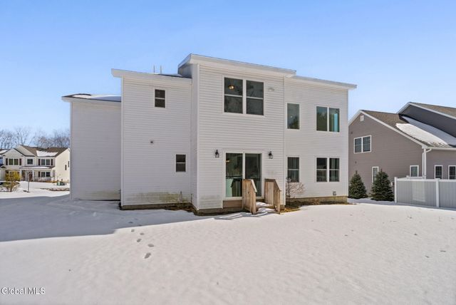 21 Bergen Place, Niskayuna, NY 12309