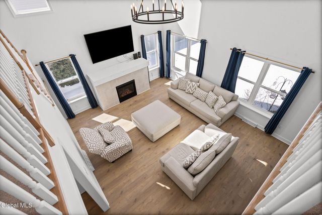 21 Bergen Place, Niskayuna, NY 12309