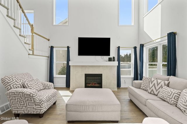 21 Bergen Place, Niskayuna, NY 12309