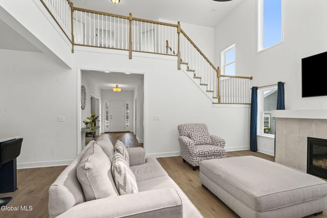 21 Bergen Place, Niskayuna, NY 12309