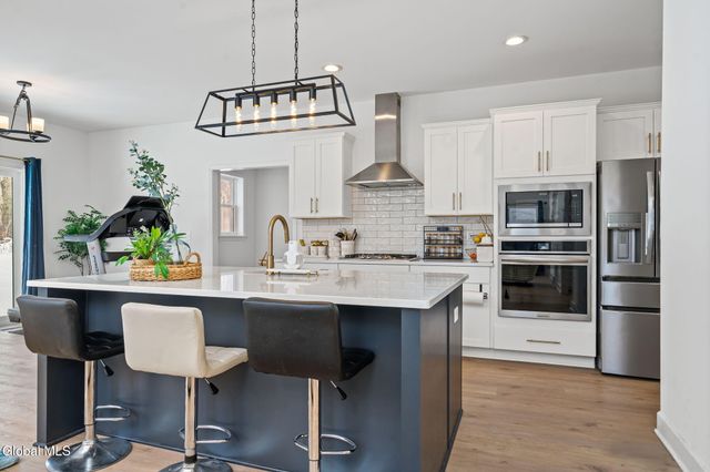 21 Bergen Place, Niskayuna, NY 12309