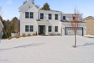 21 Bergen Place, Niskayuna, NY 12309