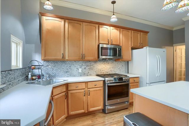 233 HAMILTON ST, Harrisburg, PA 17102