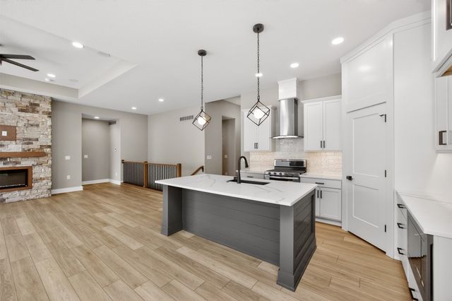 704 NE Doe Pointe Drive, Ankeny, IA 50021