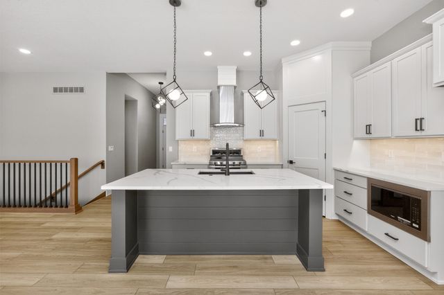 704 NE Doe Pointe Drive, Ankeny, IA 50021