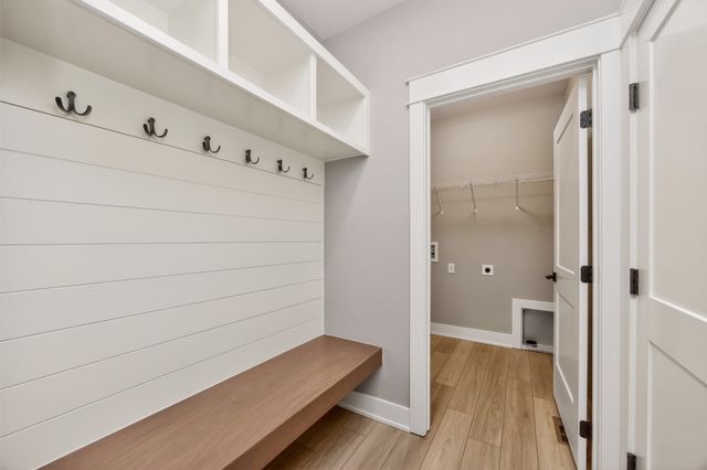 704 NE Doe Pointe Drive, Ankeny, IA 50021