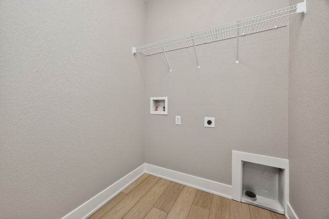 704 NE Doe Pointe Drive, Ankeny, IA 50021