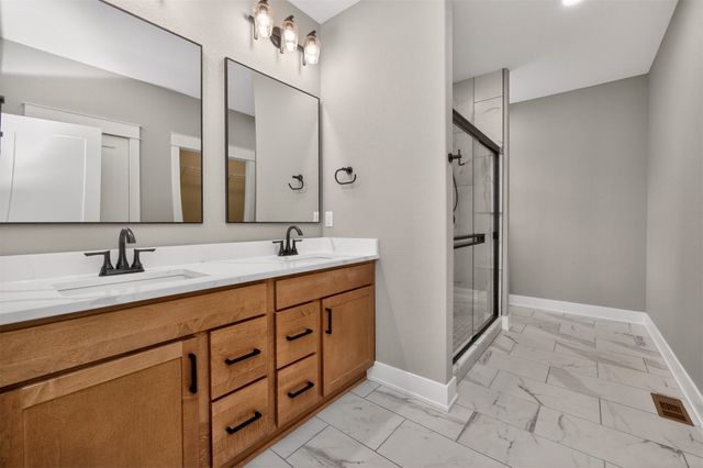 704 NE Doe Pointe Drive, Ankeny, IA 50021