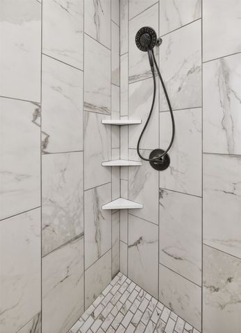 704 NE Doe Pointe Drive, Ankeny, IA 50021