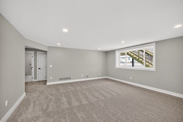 704 NE Doe Pointe Drive, Ankeny, IA 50021