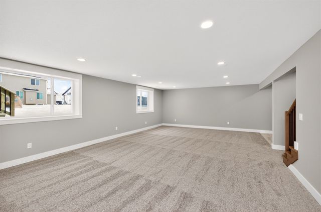 704 NE Doe Pointe Drive, Ankeny, IA 50021