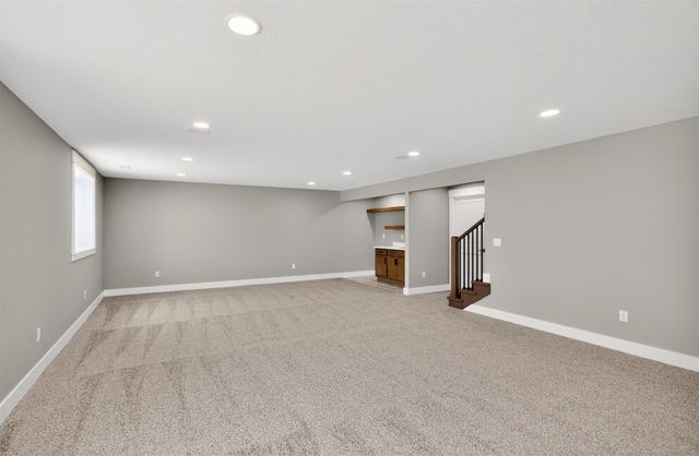 704 NE Doe Pointe Drive, Ankeny, IA 50021