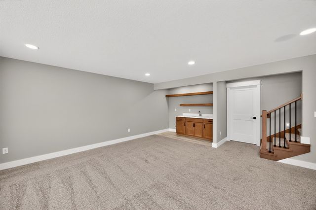 704 NE Doe Pointe Drive, Ankeny, IA 50021