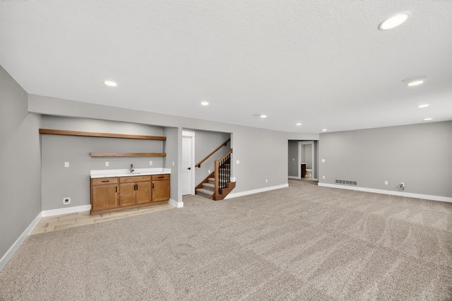 704 NE Doe Pointe Drive, Ankeny, IA 50021