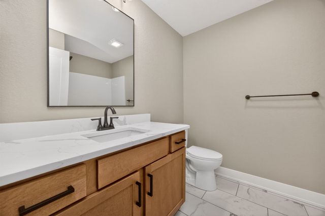 704 NE Doe Pointe Drive, Ankeny, IA 50021