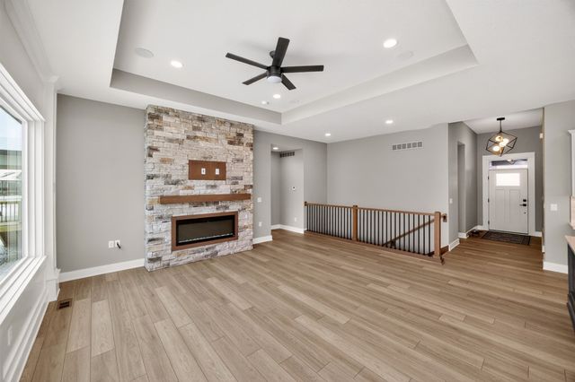 704 NE Doe Pointe Drive, Ankeny, IA 50021