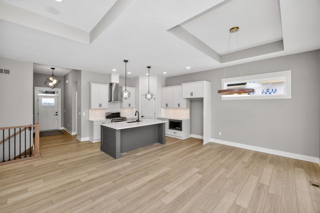 704 NE Doe Pointe Drive, Ankeny, IA 50021