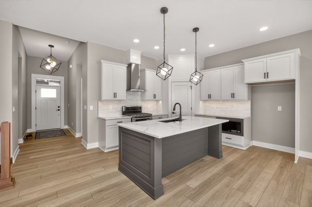 704 NE Doe Pointe Drive, Ankeny, IA 50021