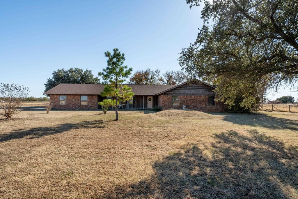 2627 E FM 367, Iowa Park, TX 76367