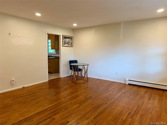 7 Gables Court, Dix Hills, NY 11746