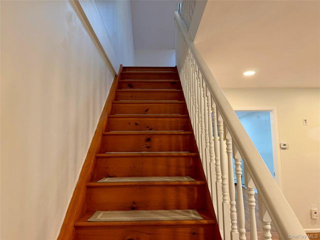 7 Gables Court, Dix Hills, NY 11746