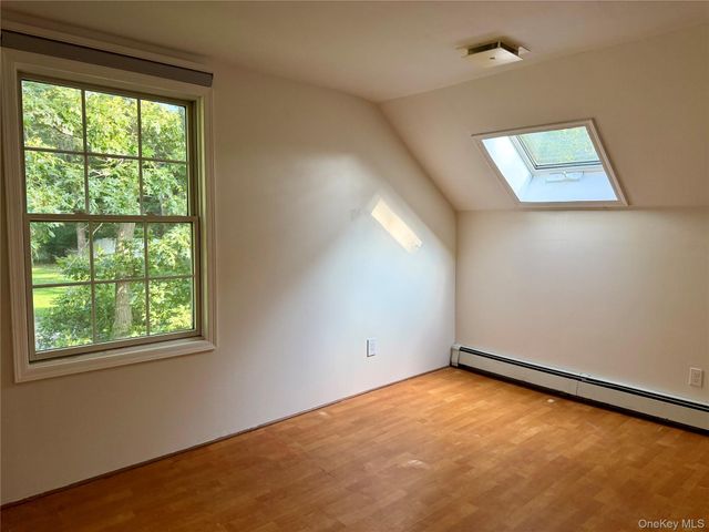 7 Gables Court, Dix Hills, NY 11746