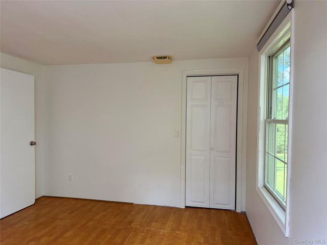 7 Gables Court, Dix Hills, NY 11746