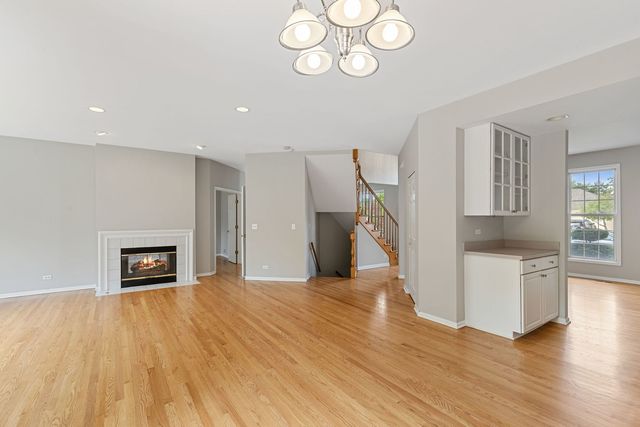 1311 Callen Lane, Des Plaines, IL 60016