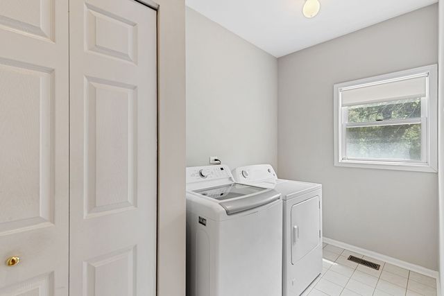 1311 Callen Lane, Des Plaines, IL 60016