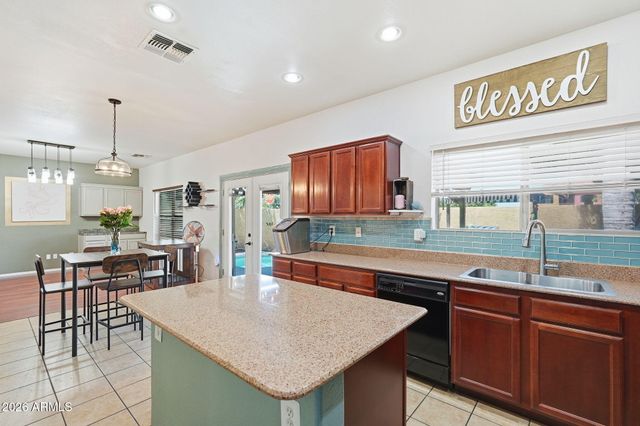 2952 S MANDY Circle, Mesa, AZ 85212