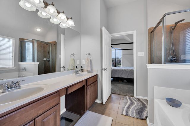 136 Old Spanish Trail, Waxahachie, TX 75167