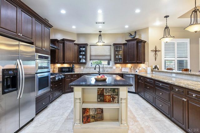 2722 Meadow Court, Hanford, CA 93230