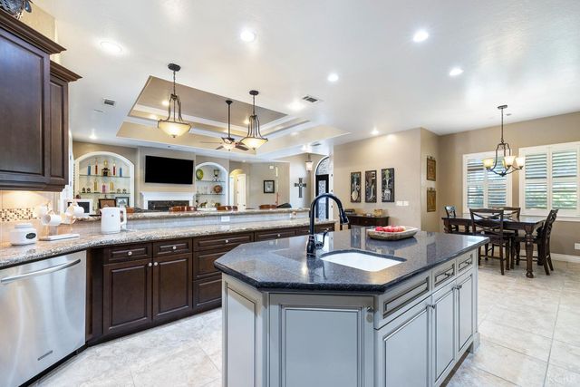 2722 Meadow Court, Hanford, CA 93230