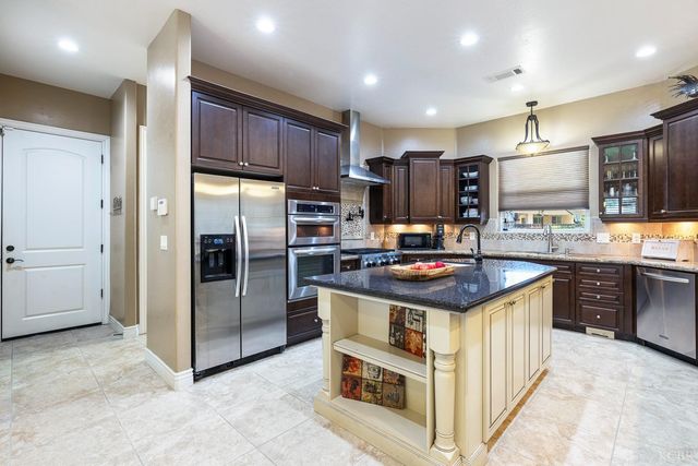 2722 Meadow Court, Hanford, CA 93230
