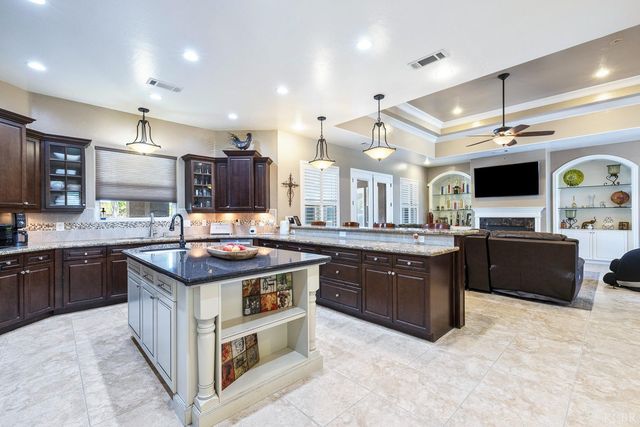 2722 Meadow Court, Hanford, CA 93230