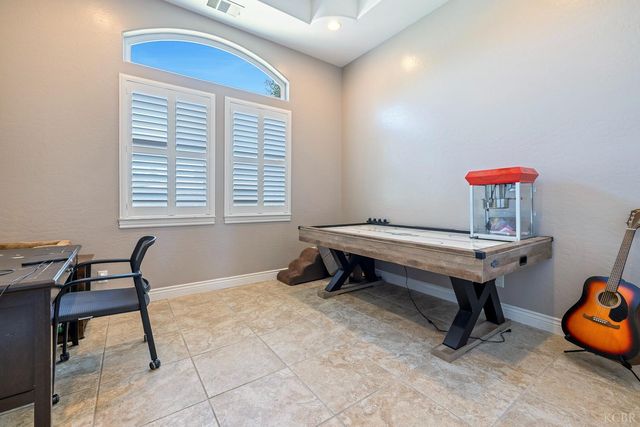 2722 Meadow Court, Hanford, CA 93230