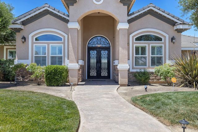 2722 Meadow Court, Hanford, CA 93230
