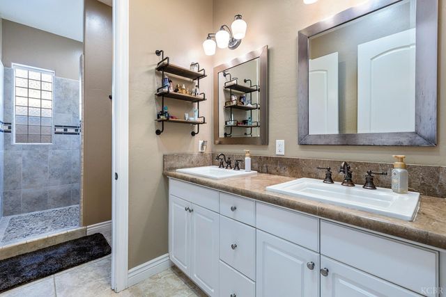 2722 Meadow Court, Hanford, CA 93230