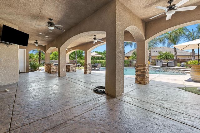 2722 Meadow Court, Hanford, CA 93230