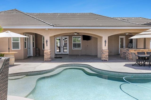 2722 Meadow Court, Hanford, CA 93230