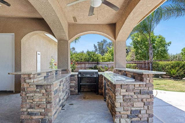 2722 Meadow Court, Hanford, CA 93230