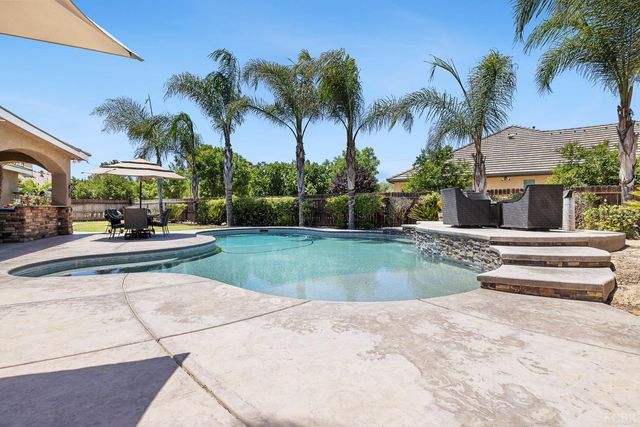2722 Meadow Court, Hanford, CA 93230
