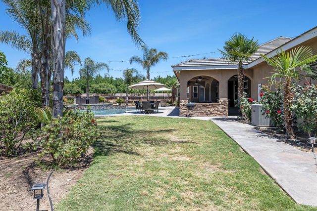 2722 Meadow Court, Hanford, CA 93230