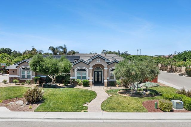 2722 Meadow Court, Hanford, CA 93230