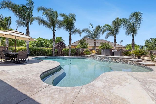 2722 Meadow Court, Hanford, CA 93230