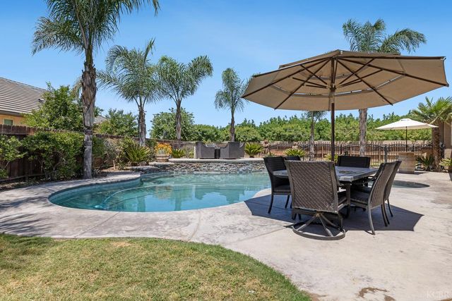 2722 Meadow Court, Hanford, CA 93230