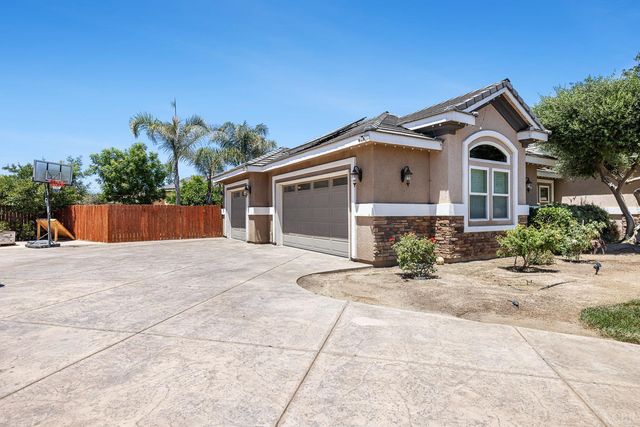 2722 Meadow Court, Hanford, CA 93230