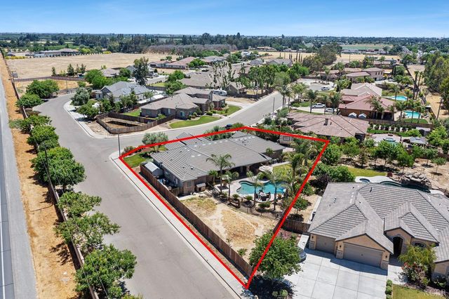 2722 Meadow Court, Hanford, CA 93230