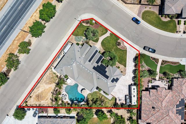 2722 Meadow Court, Hanford, CA 93230