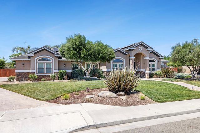 2722 Meadow Court, Hanford, CA 93230